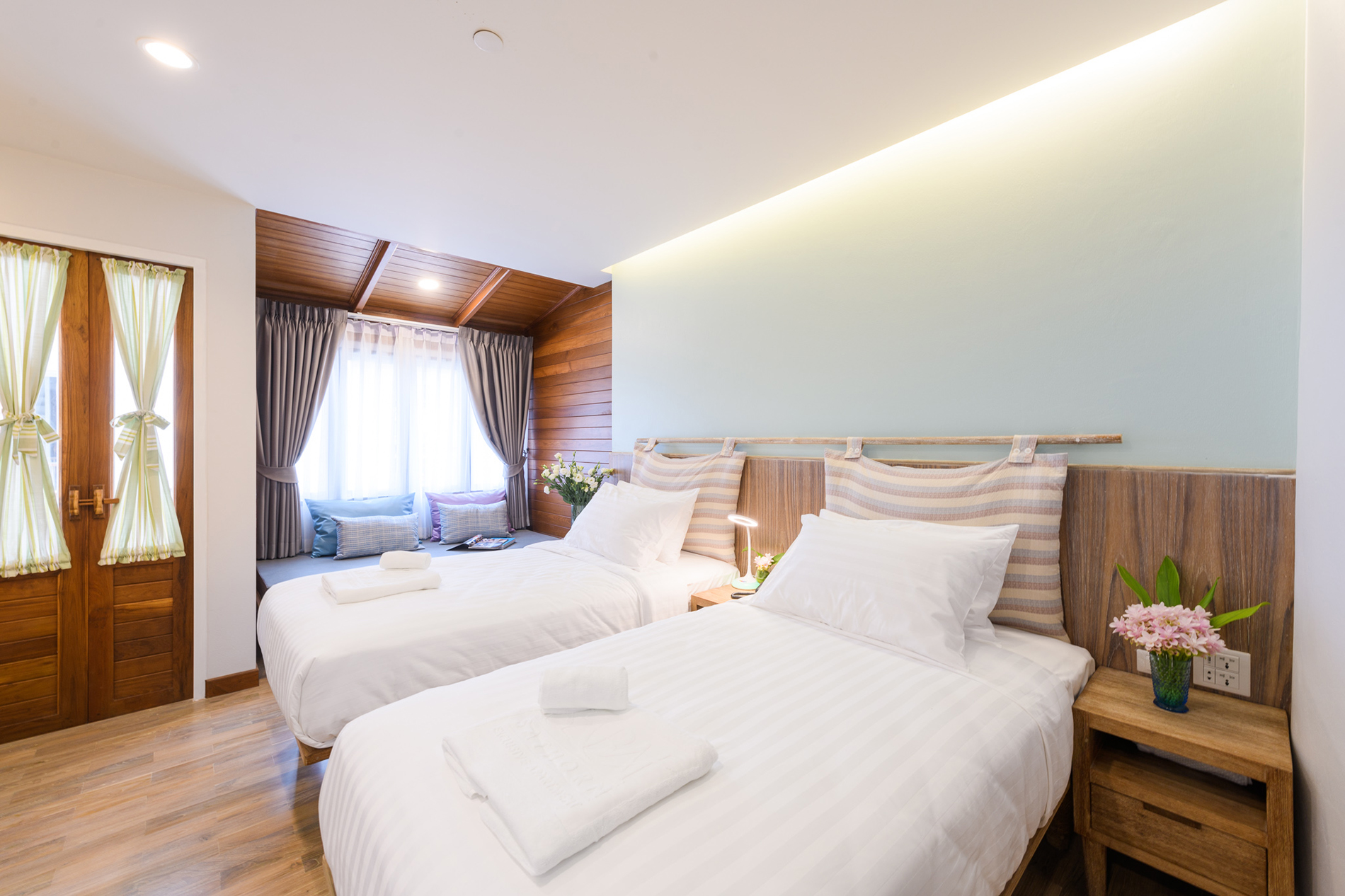 Deluxe Room slide 1