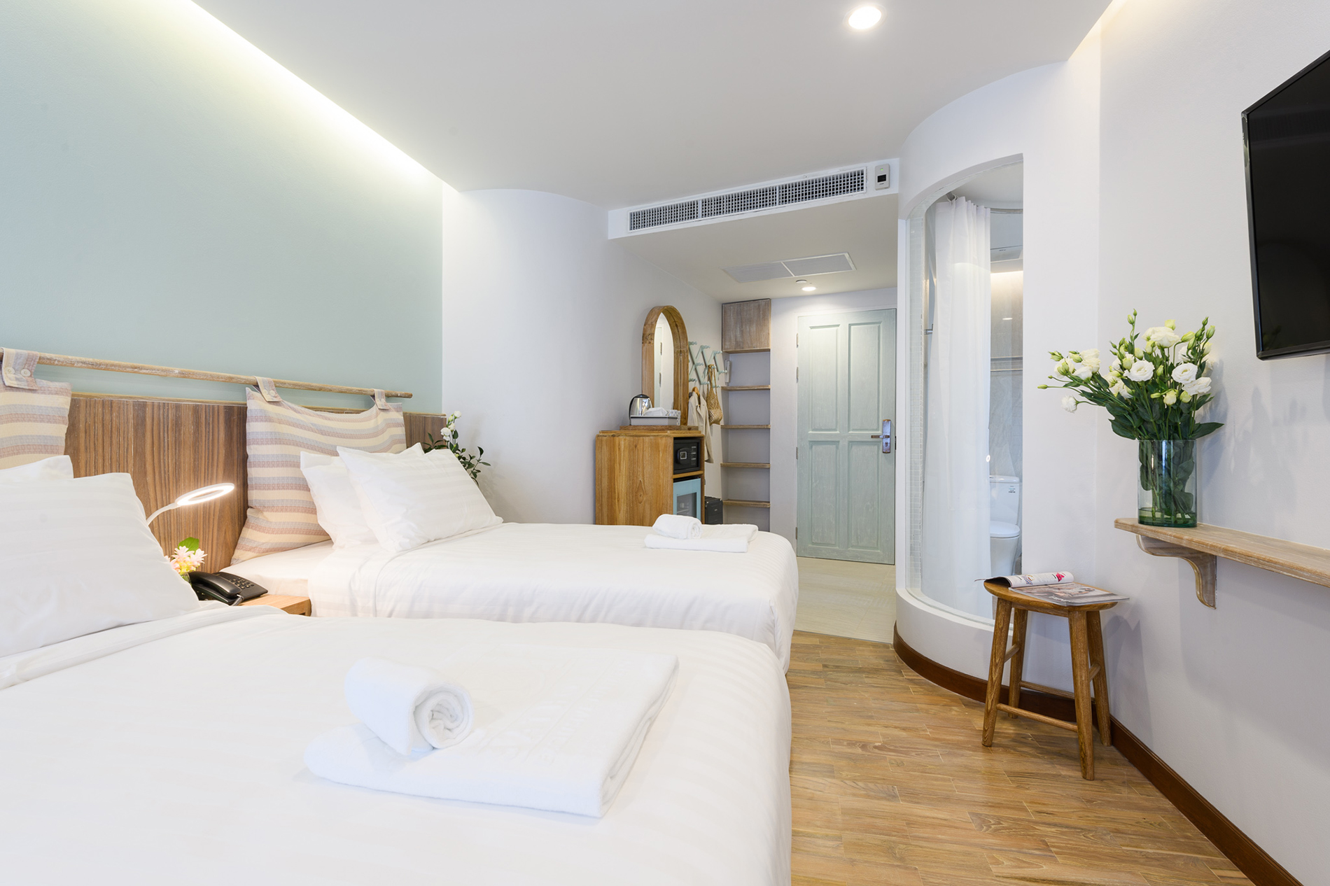 Deluxe Room slide 2